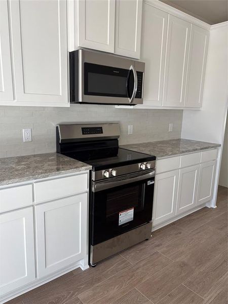 Furnished interior view inside a new home in , Van Alstyne (Image 8).