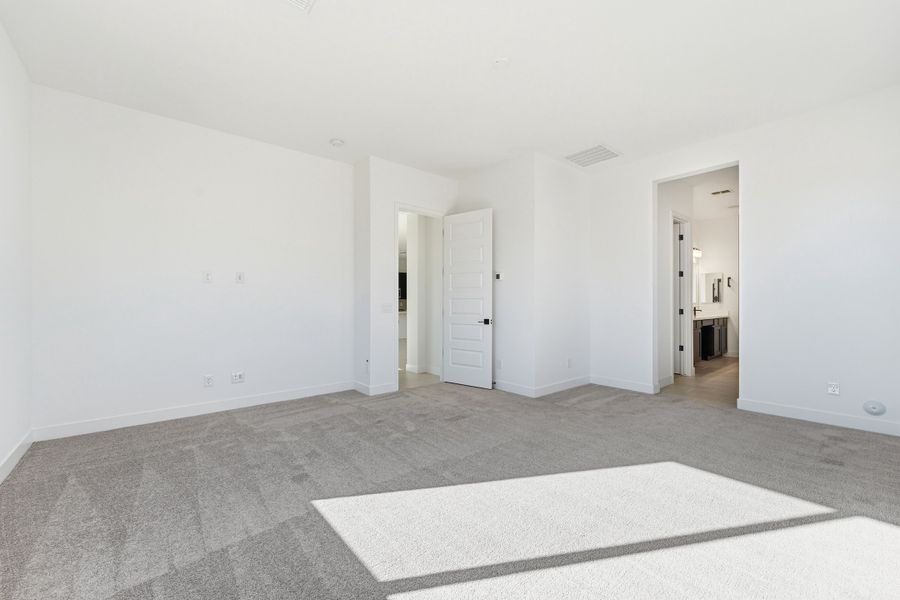 Spacious, unfurnished interior of a new home in Combs Ranch, San Tan Valley (Image 25).