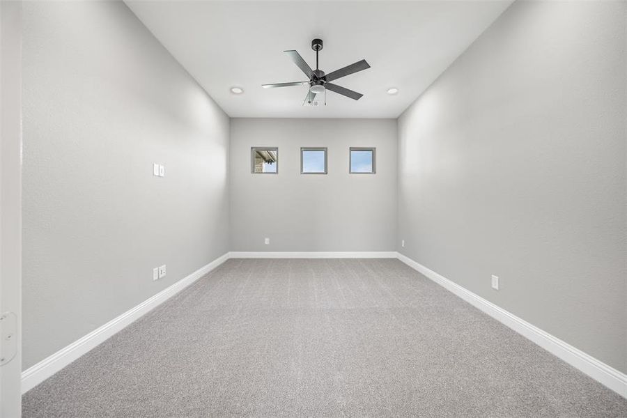 Spacious, unfurnished interior of a new home in Waterfall Ranch - 1 Acre Lots, Waxahachie (Image 28). Spacious, unfurnished interior of a new home in Waterfall Ranch - 1 Acre Lots, Waxahachie (Image 28).