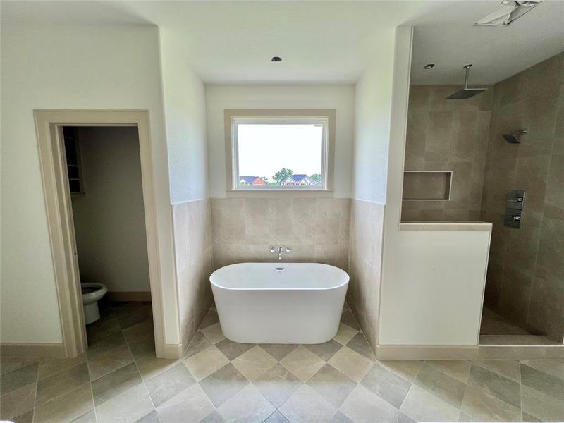 Spacious, unfurnished interior of a new home in , Angleton (Image 14).