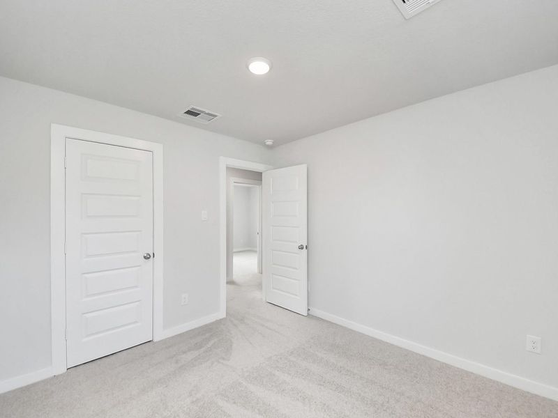 Spacious, unfurnished interior of a new home in Caney Creek Place, Conroe (Image 34).