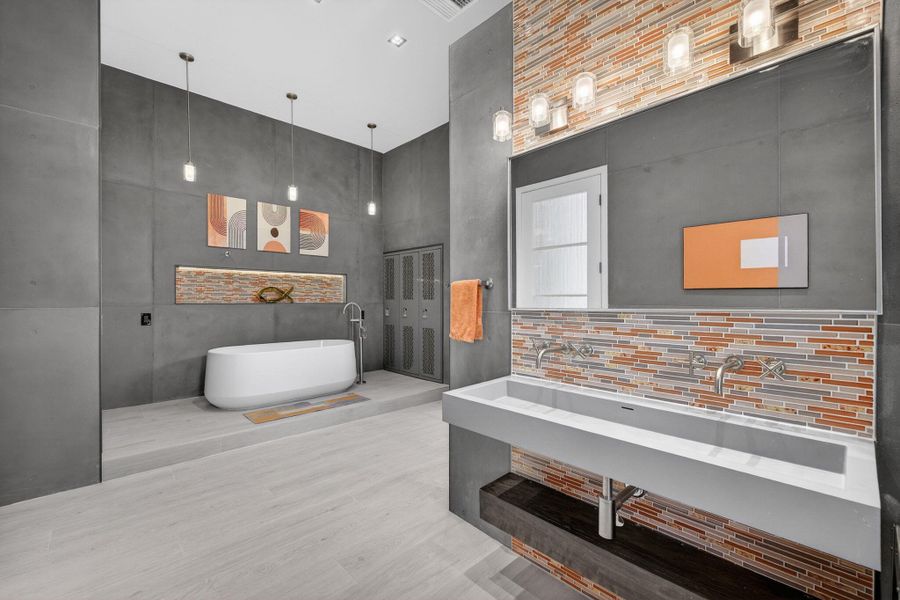 52-web-or-mls-699A2022