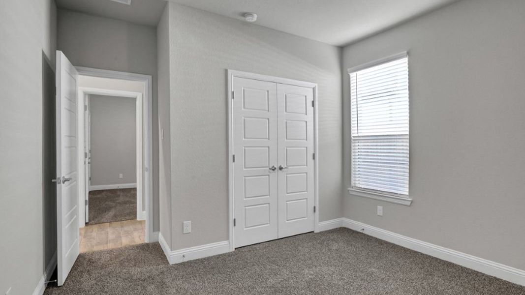 Spacious, unfurnished interior of a new home in Eagle Creek, Denton (Image 25).