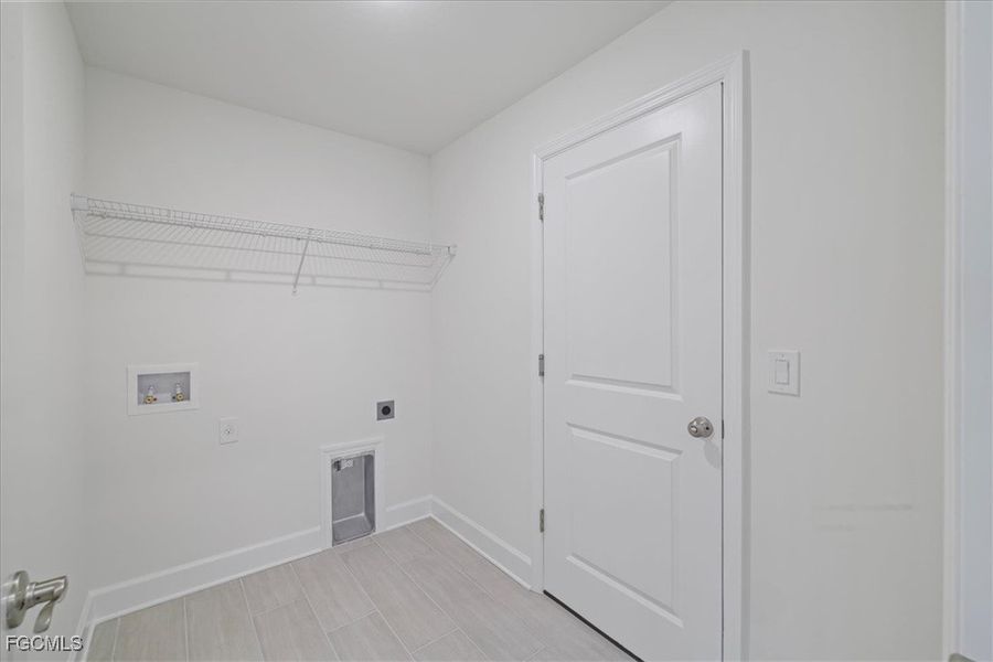 Spacious, unfurnished interior of a new home in Cape Coral, Cape Coral (Image 33).