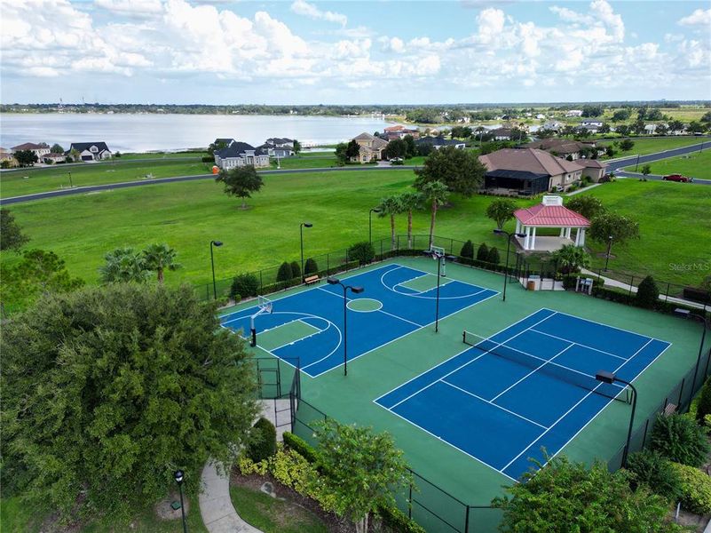 Community amenities in , Auburndale (Image 29).