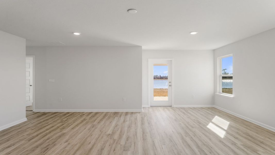 Spacious, unfurnished interior of a new home in Sunny Hills, Chipley (Image 15).