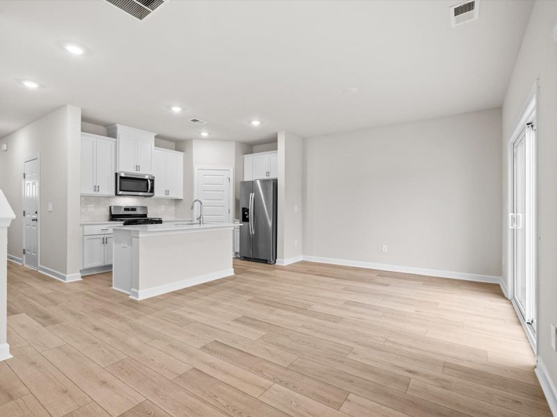 Spacious, unfurnished interior of a new home in Crossing at Abner Creek Townes, Greer (Image 12).