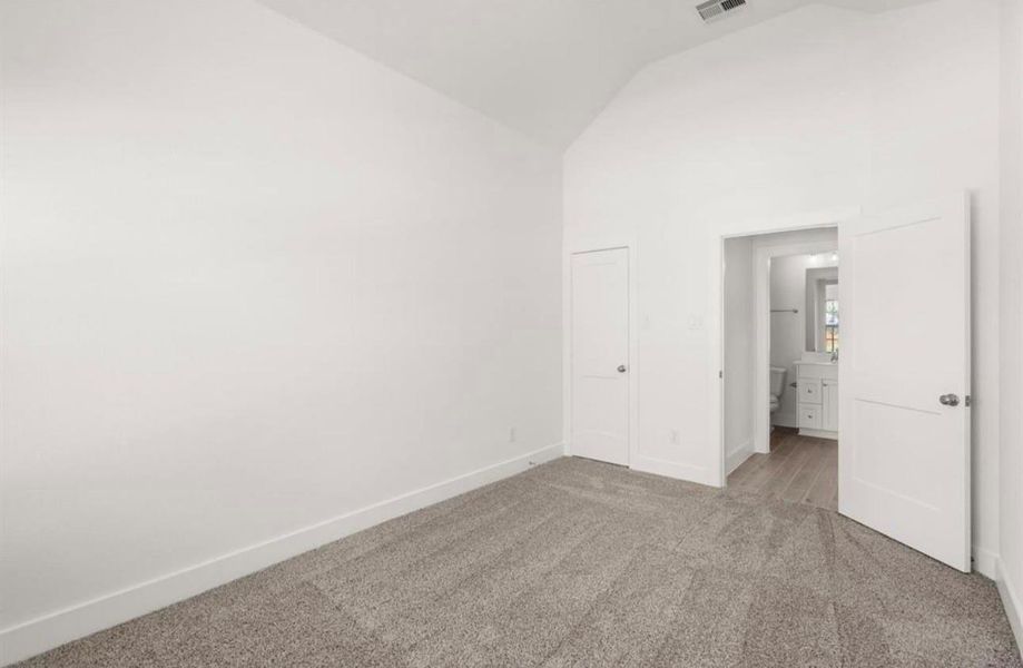 Spacious, unfurnished interior of a new home in Sunterra, Katy (Image 15).
