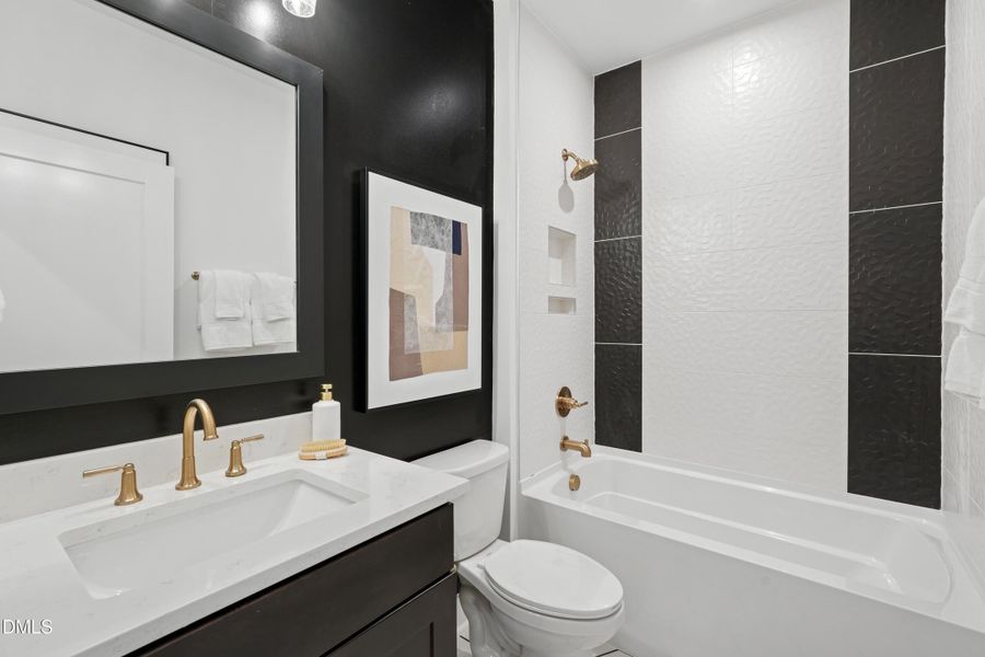 Altis_Cypress Cove Model_Bathroom 1_7.11