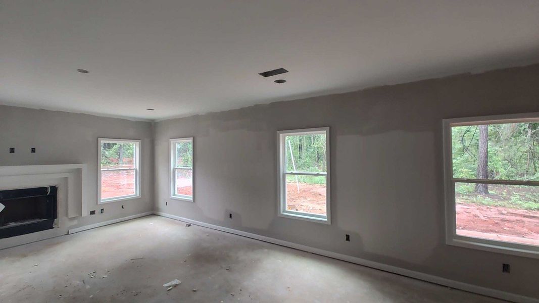 Spacious, unfurnished interior of a new home in Rocky Mount, Greenville (Image 2).