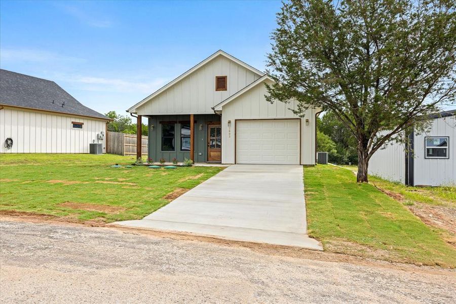 Front exterior of a new home in , Granbury, TX, highlighting curb appeal (Image 21). Front exterior of a new home in , Granbury, TX, highlighting curb appeal (Image 21).