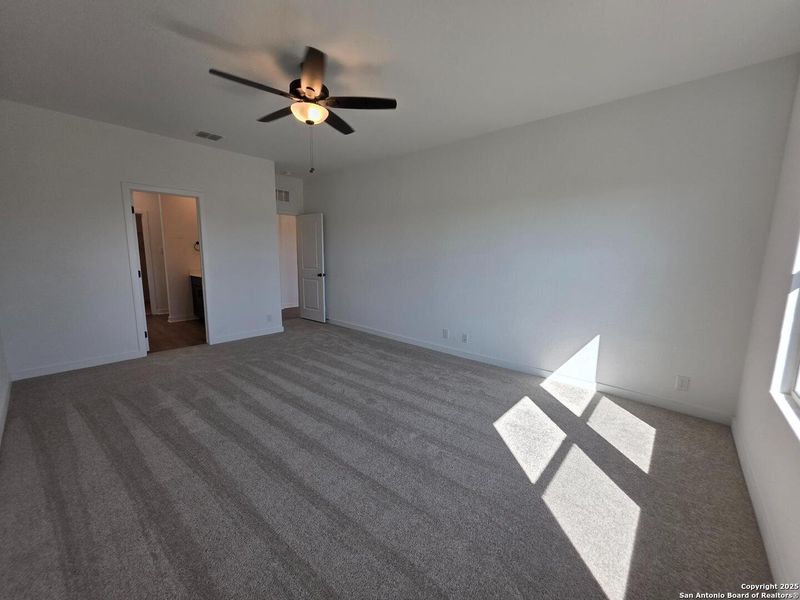 Spacious, unfurnished interior of a new home in , Schertz (Image 28).
