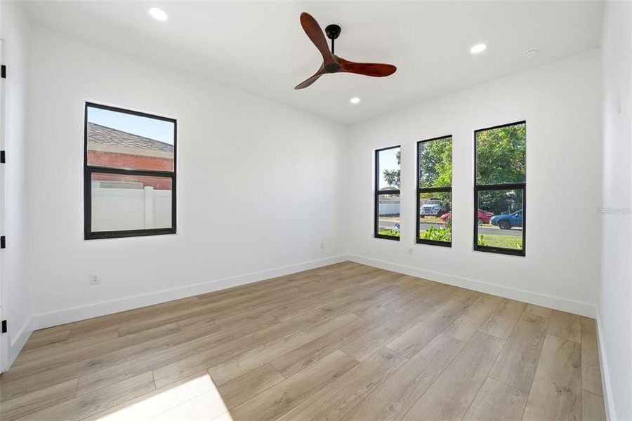 Spacious, unfurnished interior of a new home in , St. Petersburg (Image 45).