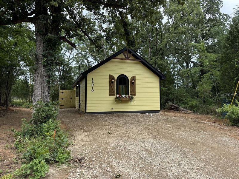 Exterior details and patio area of a home in , Log Cabin (Image 14).