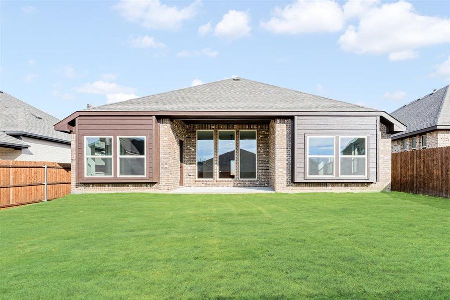 Exterior details and patio area of a home in Eagle Glen 50, Alvarado (Image 26).