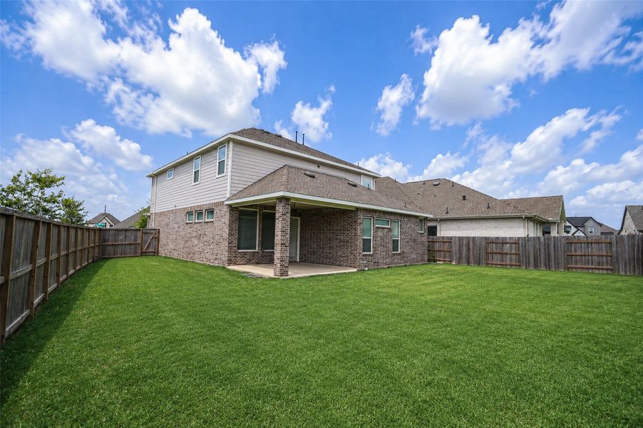 Exterior details and patio area of a home in , Katy (Image 24).