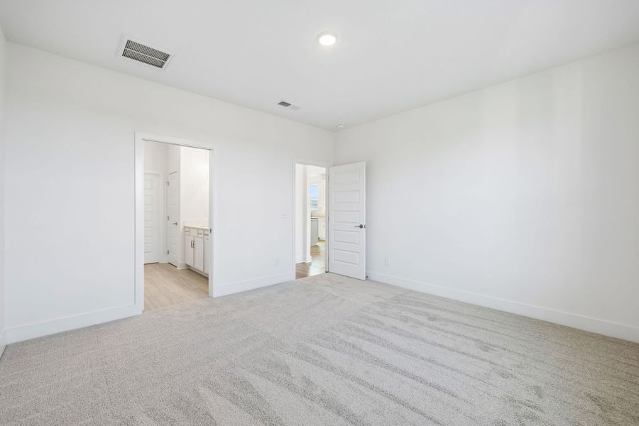 Spacious, unfurnished interior of a new home in Del Webb Barton Village, Lebanon (Image 44).