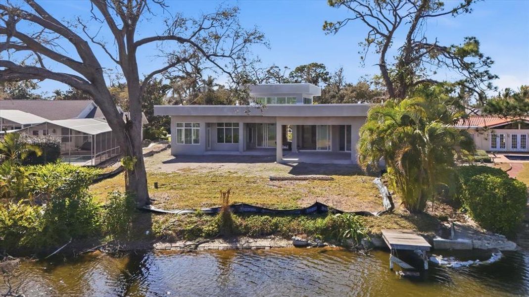 Exterior details and patio area of a home in , Sarasota (Image 4).