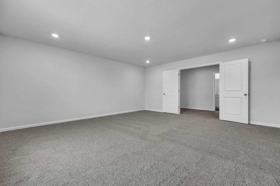 Spacious, unfurnished interior of a new home in Carolina Groves, Moncks Corner (Image 26).