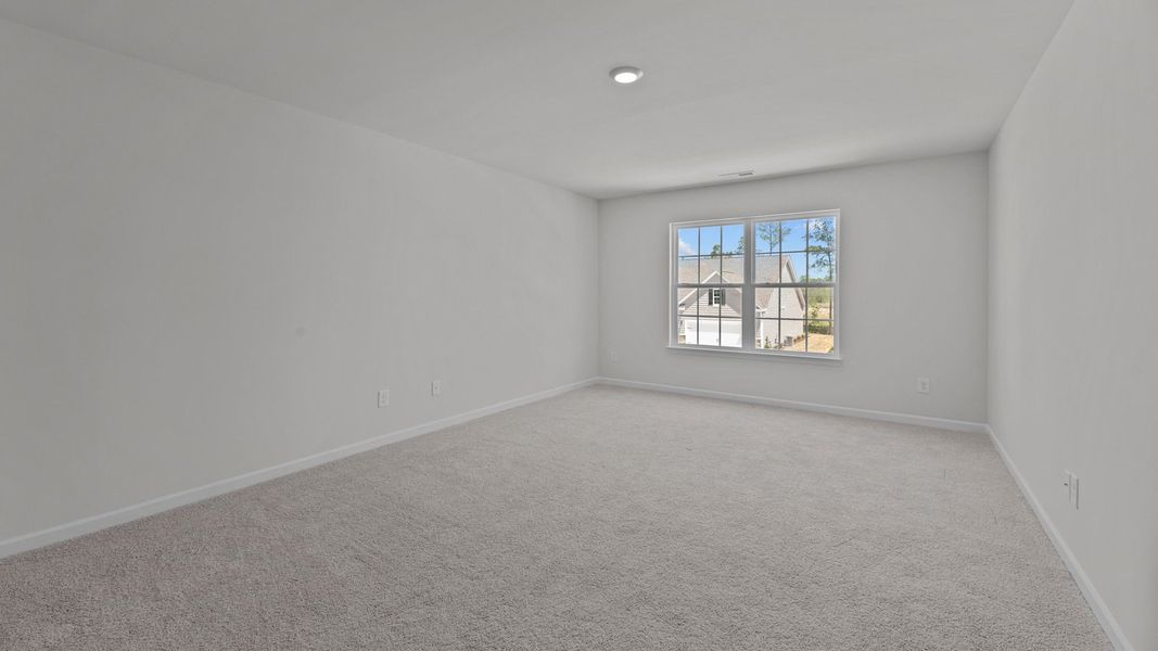 Spacious, unfurnished interior of a new home in East Ridge, Ayden (Image 16).