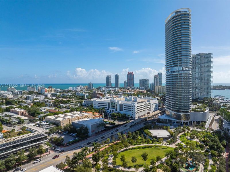 Condo located in Miami Beach, FL showcasing its design and architecture (Image 22).