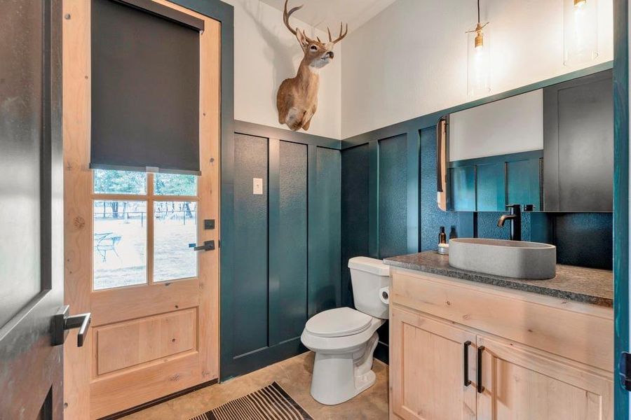 Pool-Half bath