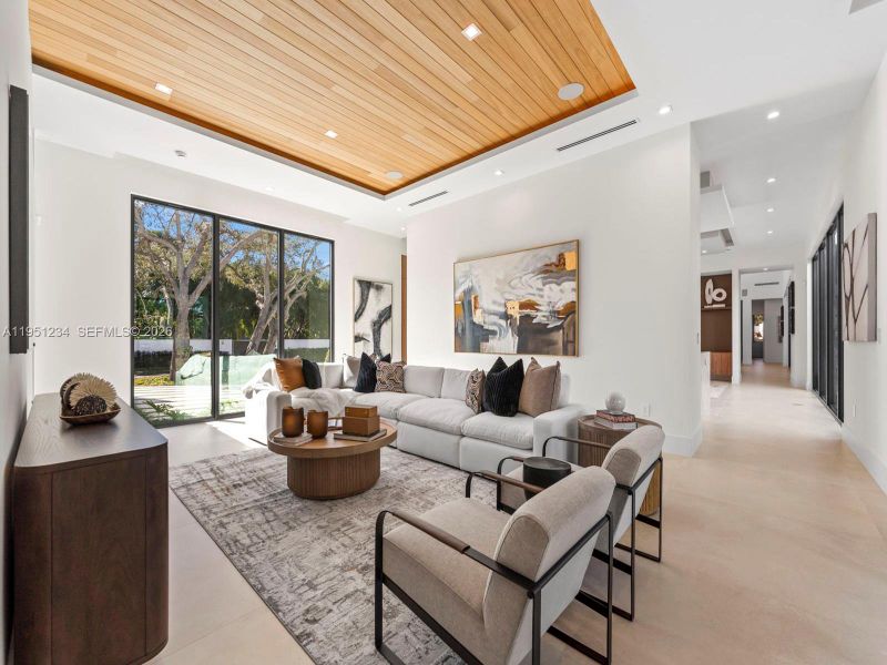 Community amenities in , Palmetto Bay (Image 52).