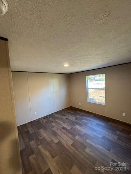 Spacious, unfurnished interior of a new home in , Lincolnton (Image 7).