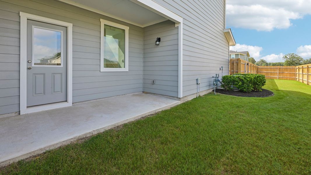 Representative exterior details of a home built from the The Lyndon by D.R. Horton in Valverde, Bastrop (Image 28).