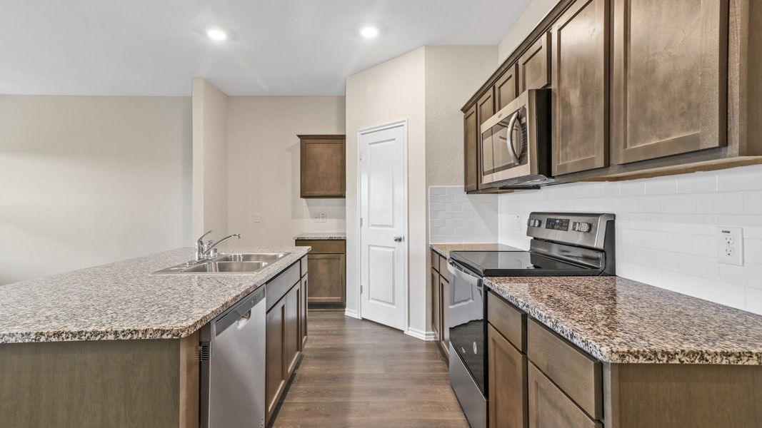 Furnished interior view inside a new home in Saddlebrook, Waxahachie (Image 7).