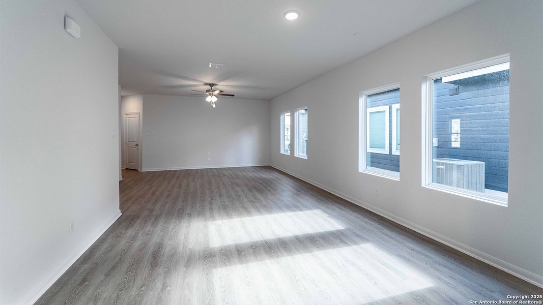 Spacious, unfurnished interior of a new home in Katzer Ranch, Converse (Image 10).