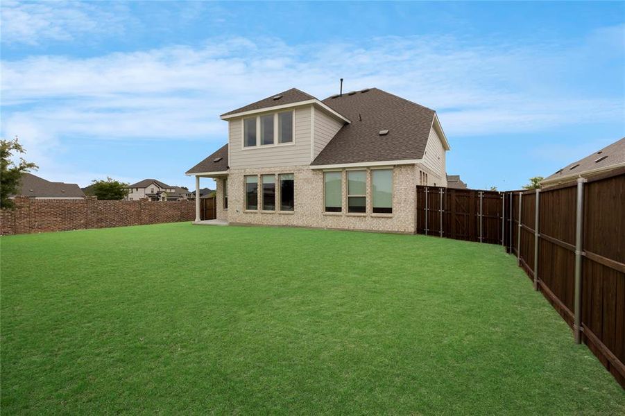Exterior details and patio area of a home in Anna Ranch, Anna (Image 4).