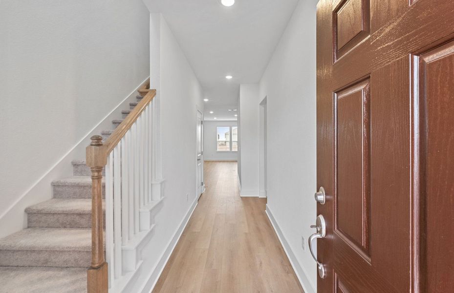 Spacious, unfurnished interior of a new home in Crosswinds, Kyle (Image 14).