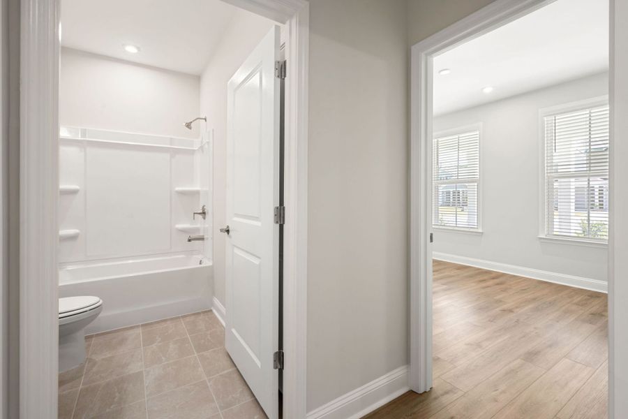 Spacious, unfurnished interior of a new home in Waterways, Richmond Hill (Image 54).