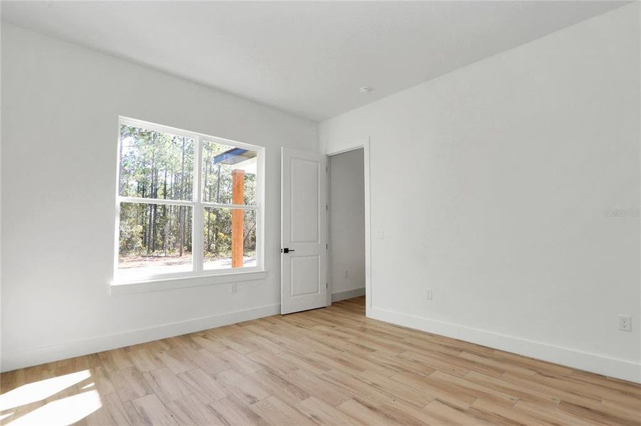 Spacious, unfurnished interior of a new home in , Dunnellon (Image 18).