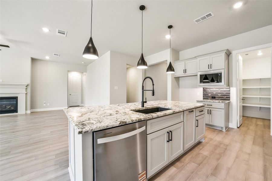 Furnished interior view inside a new home in Evergreen 60', Conroe (Image 8).