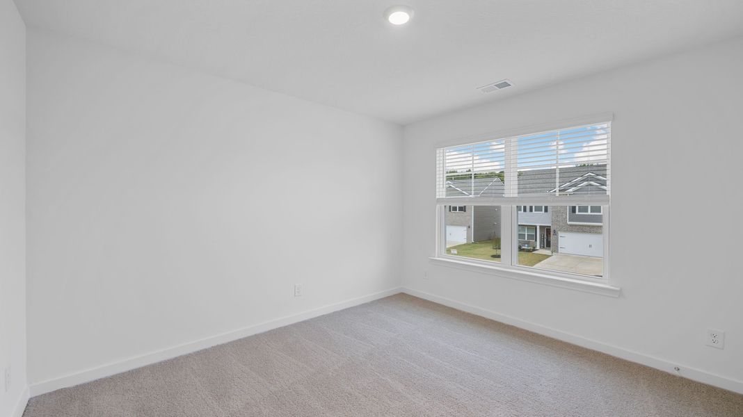 Spacious, unfurnished interior of a new home in Hillcrest Landing, Cleveland (Image 15).