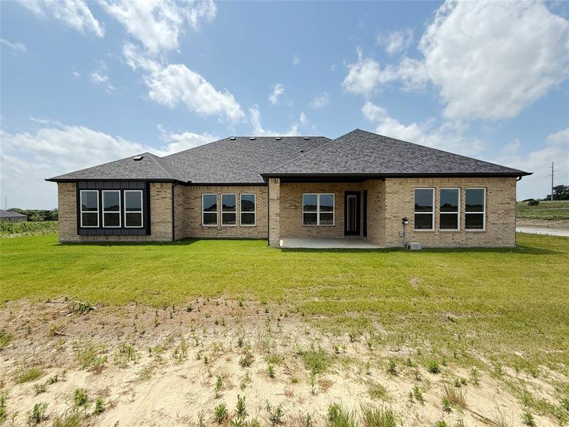 Exterior details and patio area of a home in Windmill Creeks, Weatherford (Image 3).