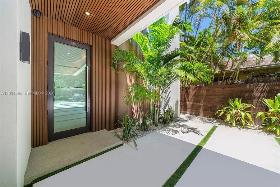 Exterior details and patio area of a home in , Miami (Image 25).