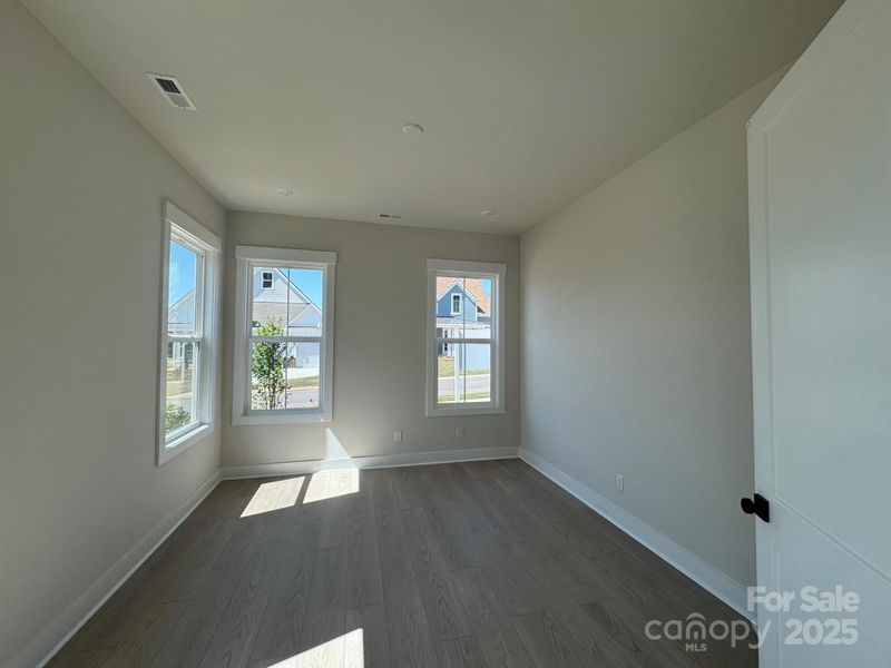 Spacious, unfurnished interior of a new home in Lakeside Pointe, Sherrills Ford (Image 19).