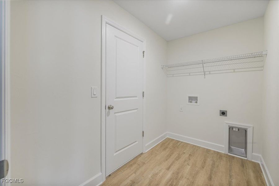 Spacious, unfurnished interior of a new home in Cape Coral, Cape Coral (Image 33).