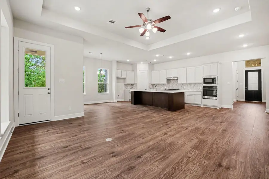 Spacious, unfurnished interior of a new home in Rose Hill Estates, Willis (Image 18).