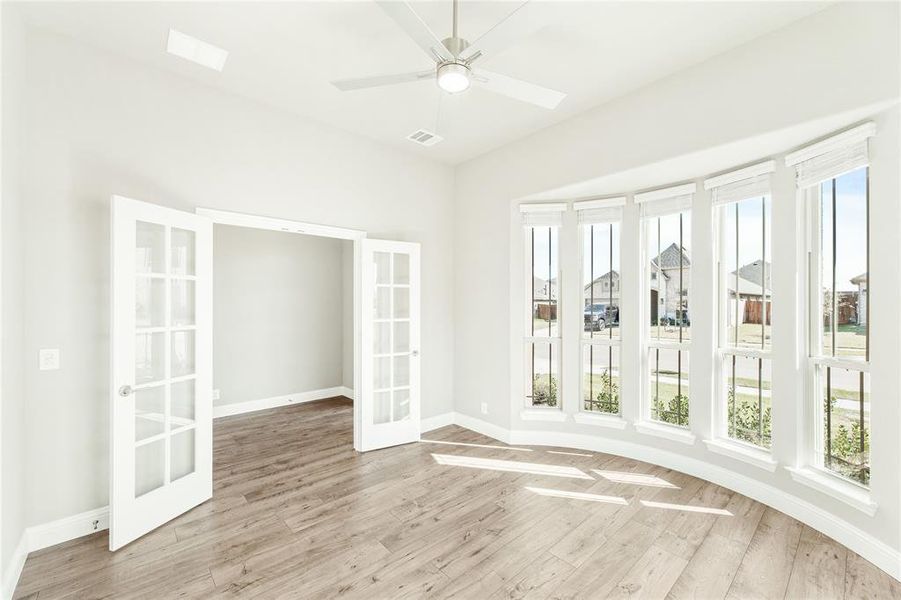 Spacious, unfurnished interior of a new home in Hampton Park, Glenn Heights (Image 18).