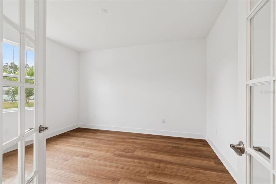 Spacious, unfurnished interior of a new home in , Tampa (Image 27).