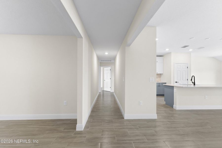 Spacious, unfurnished interior of a new home in , Ocala (Image 33).