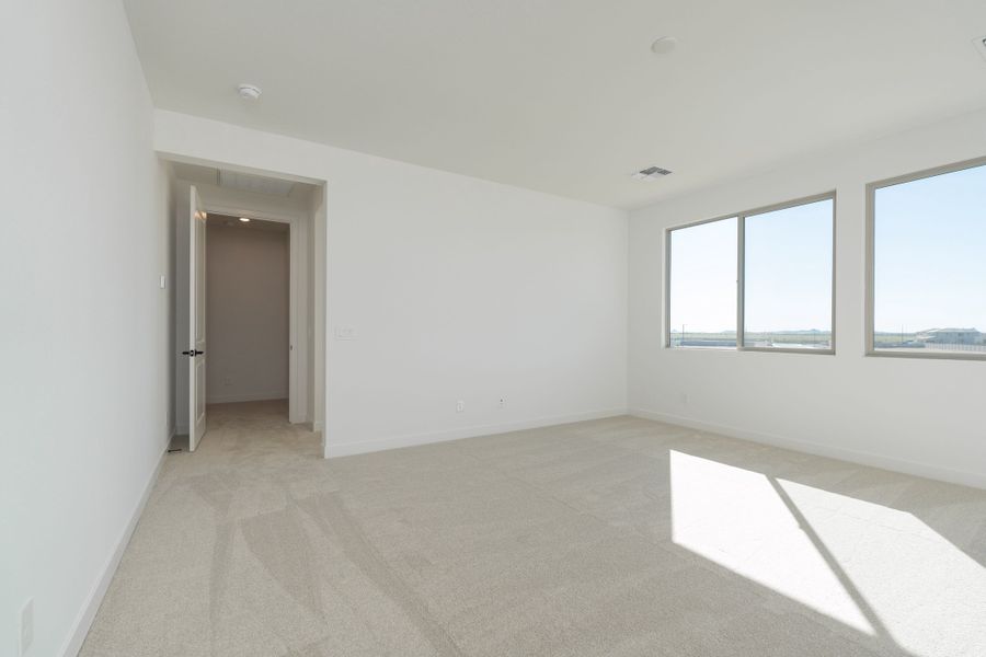 Spacious, unfurnished interior of a new home in Soleo, San Tan Valley (Image 11).