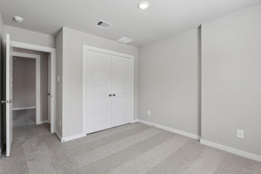 Spacious, unfurnished interior of a new home in Stewart's Ranch, Conroe (Image 17).