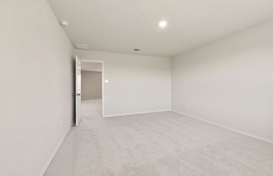 Spacious, unfurnished interior of a new home in Sonterra, Jarrell (Image 39).