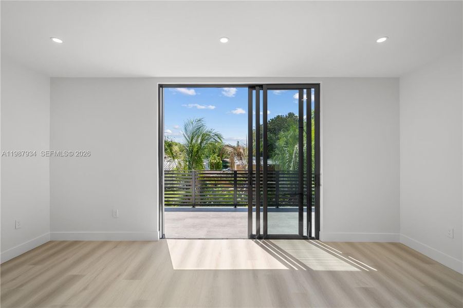Spacious, unfurnished interior of a new home in , Miami (Image 41).