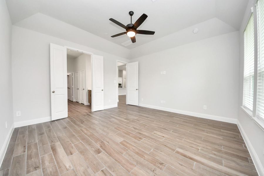 Spacious, unfurnished interior of a new home in Timber Hollow: Heritage Collection, Magnolia (Image 34).